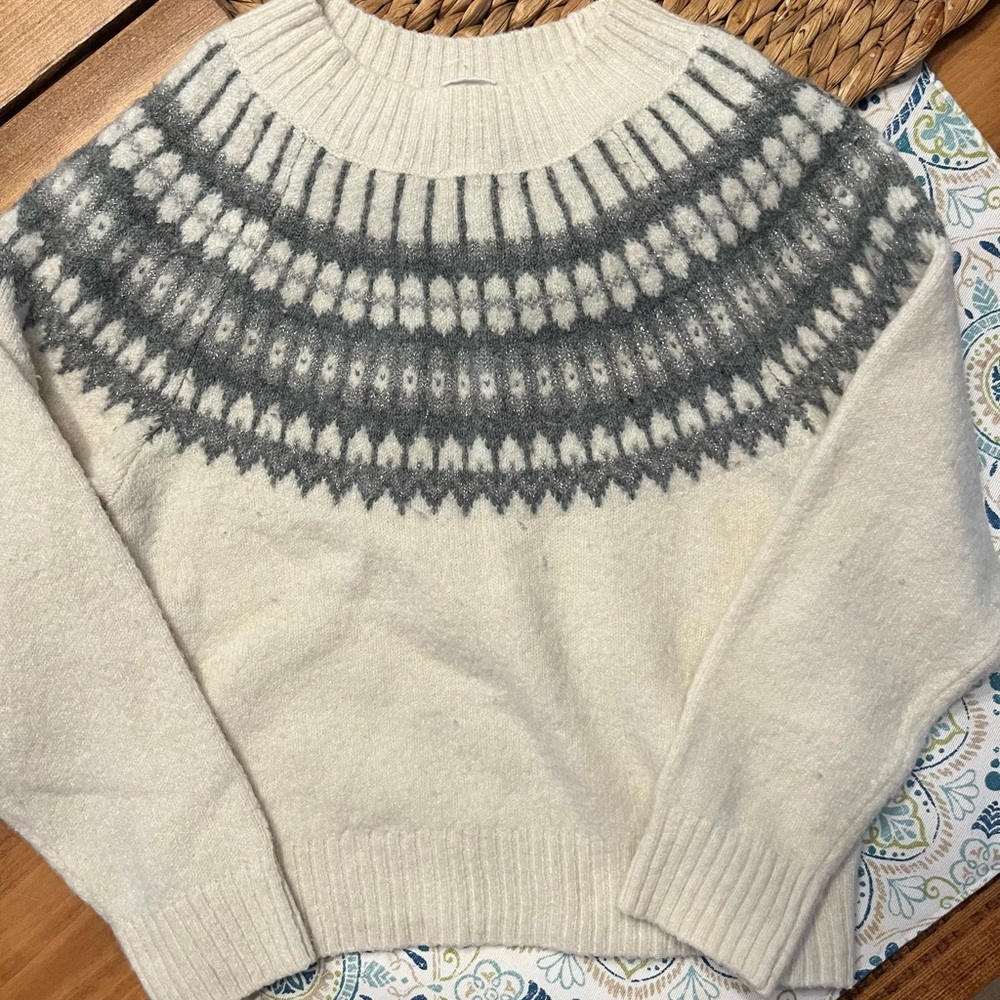 4-5T Sweater bundle - Picture 4 of 4